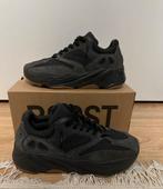 Yeezy utilty black, Ophalen of Verzenden, Zo goed als nieuw, Zwart