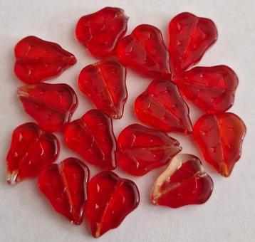 Rode Tsjechische glas kralen blad vorm 12x10 mm beschikbaar voor biedingen