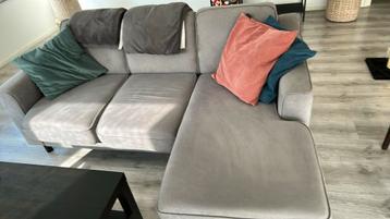 2 zits lounge bank