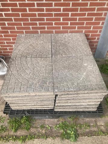 7m² betontegels beschikbaar voor biedingen
