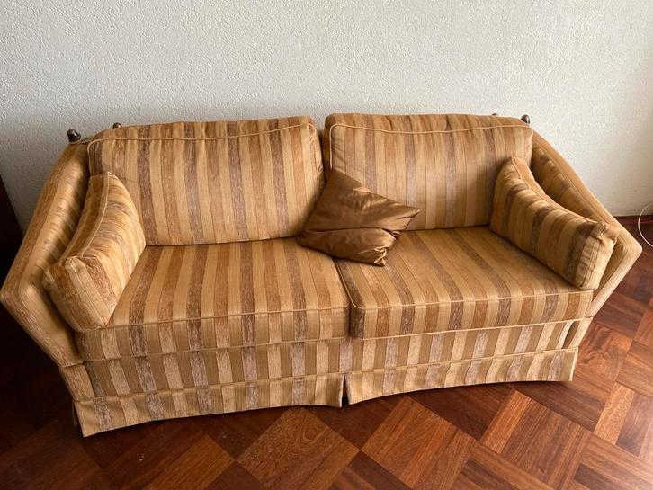 Mooie kasteel-bank met gestreepte bekleding, Huis en Inrichting, Banken | Bankstellen, Gebruikt, Rechte bank, Tweepersoons, 75 tot 100 cm