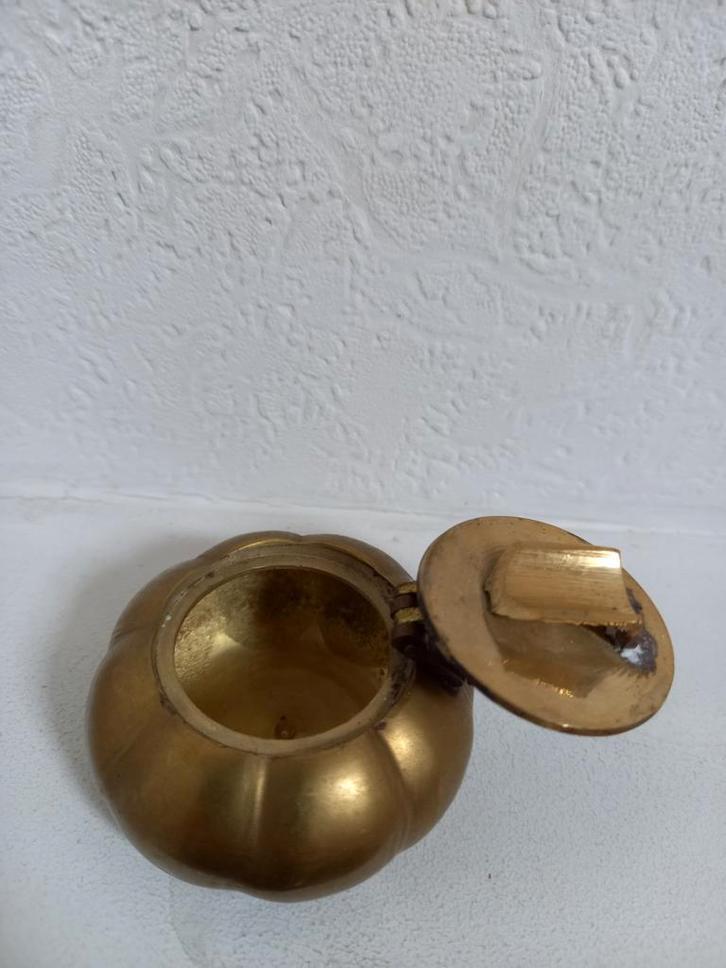 Klein vintage zak asbakje
/ mini asbak, Antiek en Kunst, Curiosa en Brocante, Ophalen of Verzenden