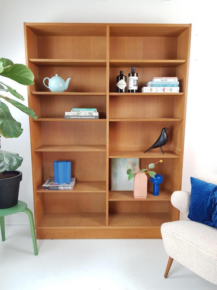 Vintage grote eiken boekenkast | oak veneer Danish design, Huis en Inrichting, Kasten | Boekenkasten, Zo goed als nieuw, 100 tot 150 cm