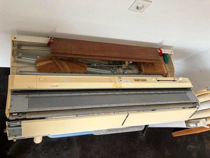 Brother breimachine met voorbed, Hobby en Vrije tijd, Breien en Haken, Zo goed als nieuw, Breien, Machine, Ophalen