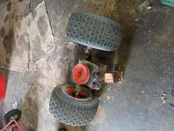 Zitmaaier achteras trekker bandjes. beschikbaar voor biedingen