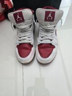 Nike Air Jordan 1 High Rood/Wit Maat 39, Kleding | Dames, Schoenen, Nike, Ophalen of Verzenden, Sneakers of Gympen, Gedragen