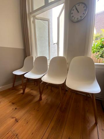 4 Modern EHDP Tilburg Chairs – White with Wooden Legs
