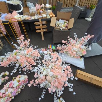 Bloemendecoratie Wit, Ivoor, Oudroze beschikbaar voor biedingen