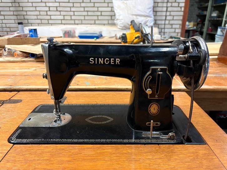 Antieke Singer naaimachine met naaikastje, Antiek en Kunst, Antiek | Naaimachines, Ophalen