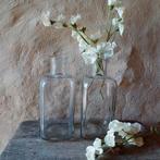 set(2) oude pharmacieflessen vierkant 8.5x8.5x20.5cm hoog, Ophalen of Verzenden, Gebruikt