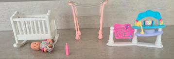 Diverse barbie en poppenhuis accesoires beschikbaar voor biedingen