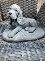 Tuin beeld liggende spanielhond., Ophalen of Verzenden, Zo goed als nieuw