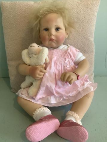Hildegard Gunzel Vyniel. 65 cm. beschikbaar voor biedingen