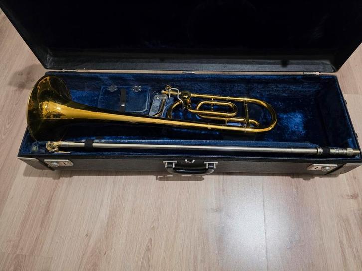 Trombone King 4b Sonorus, Muziek en Instrumenten, Blaasinstrumenten | Trombones, Gebruikt, Tenor, Met koffer, Ophalen of Verzenden