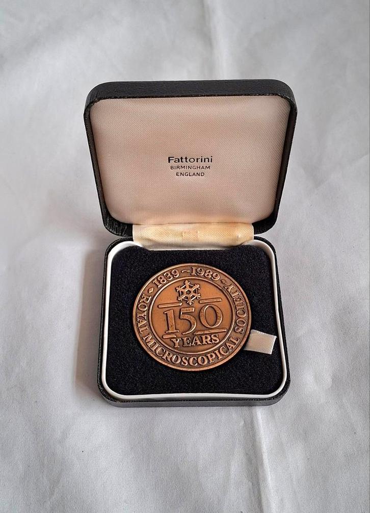 Herdenkingspenning Royal Microscopical Society 1839-1989, Postzegels en Munten, Penningen en Medailles, Brons, Ophalen of Verzenden