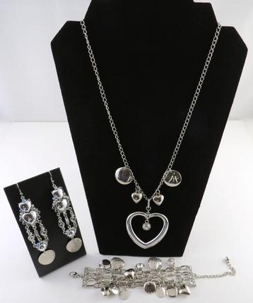 handmade set ketting , armband , oorbellen zilverkleurig beschikbaar voor biedingen