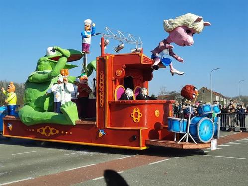 Carnavalswagen zelfrijdend, Hobby en Vrije tijd, Knutselen, Gebruikt, Knutselwerk, Ophalen