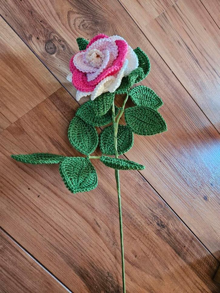 Gehaakte Roos - Handgemaakt, Hobby en Vrije tijd, Breien en Haken, Nieuw, Haken, Overige typen, Ophalen