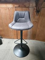 2 zeer goed uitziende barstoelen, Huis en Inrichting, Barkrukken, Ophalen, In hoogte verstelbaar, 60 tot 90 cm, Zo goed als nieuw