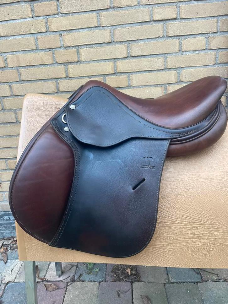 Antares bruin springzadel 16,5"Gratis passervice bij aaschaf, Dieren en Toebehoren, Paarden en Pony's | Zadels, Gebruikt, Dressuur