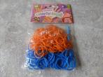 NIEUW 200 blauw met oranje loom bandjes 5 zakjes voor 10,00, Ophalen of Verzenden, Nieuw, Knutselen