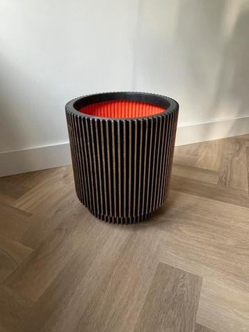 Capi bloempot beschikbaar voor biedingen