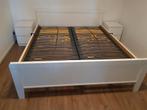 Bed (ombouw) + lattenbodems en 2 nachtkastjes, Ophalen, Gebruikt, Tweepersoons, 180 cm