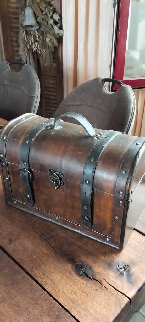 Mooie leuke brocante kist, Huis en Inrichting, Woonaccessoires | Kisten, Zo goed als nieuw, Minder dan 50 cm, Minder dan 50 cm