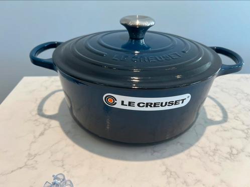 NIEUWE Le Creuset Signature Nuit 26 cm, Huis en Inrichting, Keuken | Potten en Pannen, Nieuw, Koekenpan of Braadpan, Gietijzer