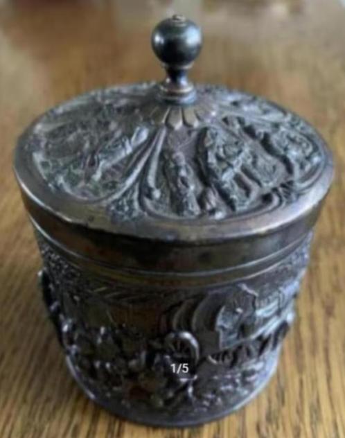 Rond theebusje met relief; Douwe Egberts; thee-opbergpot, Antiek en Kunst, Antiek | Keukenbenodigdheden, Ophalen of Verzenden