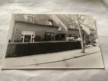 Oude Foto: Rijtjeshuizen plasts onbekend beschikbaar voor biedingen