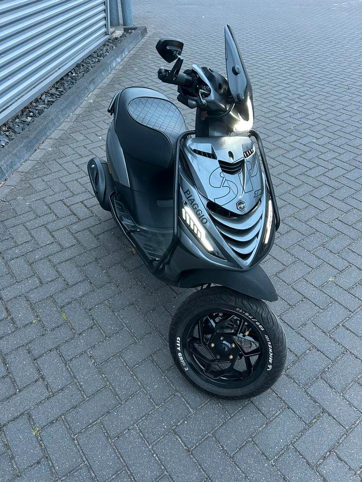 Piaggio zip 50cc 4t 2017, Fietsen en Brommers, Scooters | Piaggio, Zo goed als nieuw, Zip, Maximaal 45 km/u, Benzine, Verzenden