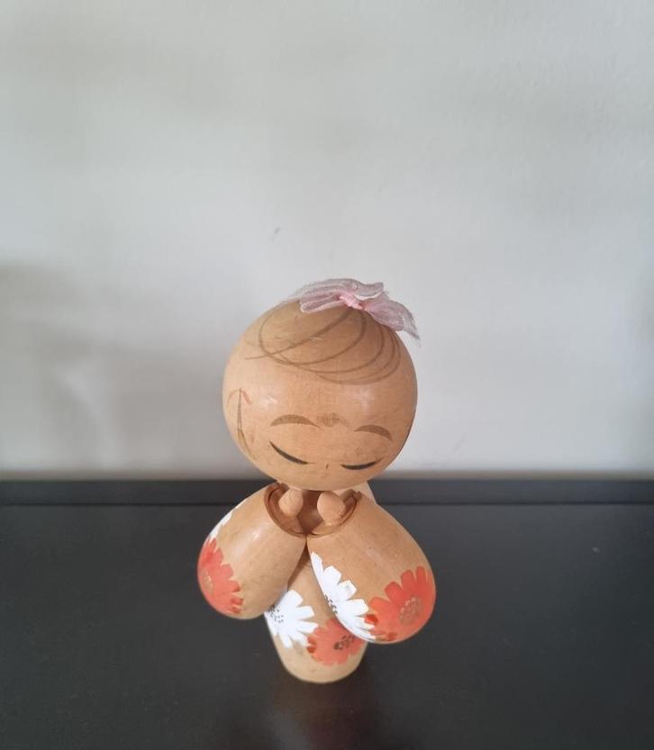 Leuke Hinagiku Kokeshi van (vermoedelijk) Aoki Ryoka 1931-, Antiek en Kunst, Kunst | Niet-Westerse kunst, Verzenden