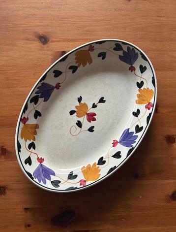 Antieke schaal pottenbakkerij Maestricht beschikbaar voor biedingen