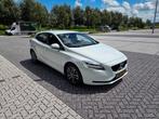 Volvo V40 2.0 T2 122PK 2016 Wit, Auto's, Voorwielaandrijving, 65 €/maand, 4 cilinders, Handgeschakeld