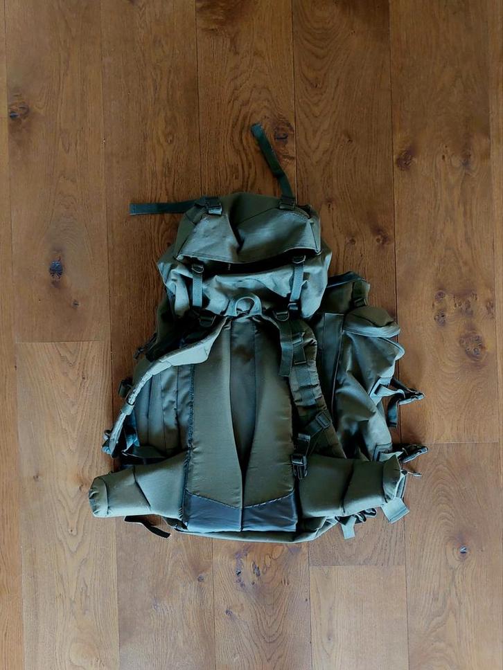 Leger backpack 75 liter, Sieraden, Tassen en Uiterlijk, Tassen | Reistassen en Weekendtassen, Zo goed als nieuw, Groen, 30 cm of meer