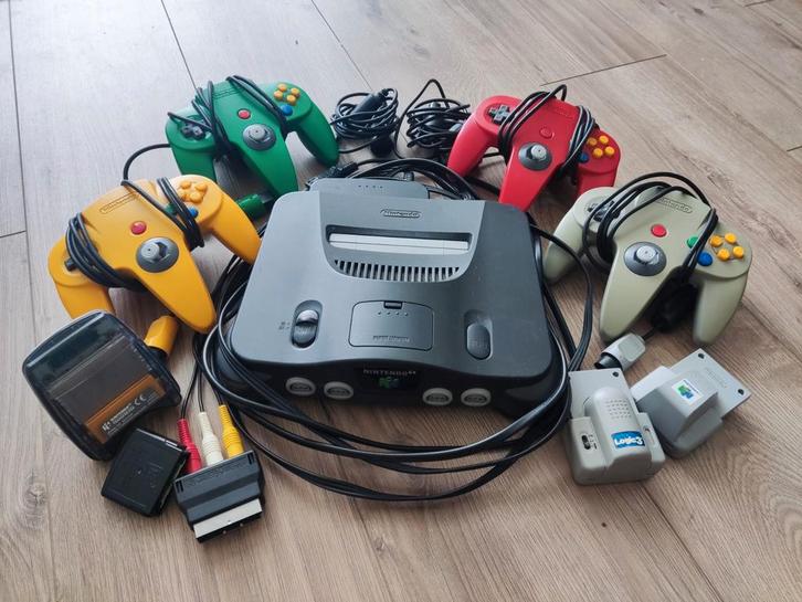 Nintendo 64 Compleet met 4 Controllers, Games & Accessoires!, Spelcomputers en Games, Spelcomputers | Nintendo 64, Gebruikt, Met 3 controllers of meer