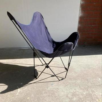 Vlinderstoel blauw canvas beschikbaar voor biedingen