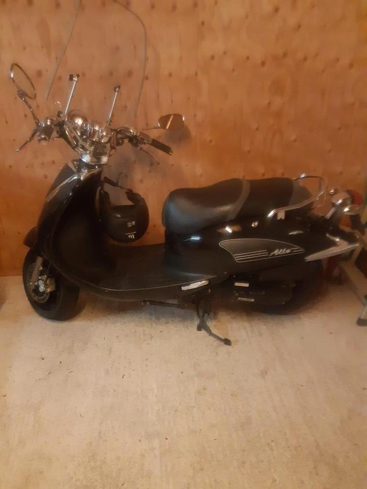 SYM scooter - nette staat! Bj 2021  blauwe kenteken  plaatje, Fietsen en Brommers, Scooters | SYM, Gebruikt, Overige modellen
