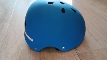 Kinder helm, voor skaten skeeleren en fietsen beschikbaar voor biedingen