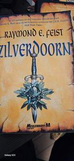 Raymond E. Feist - Zilverdoorn, Boeken, Ophalen of Verzenden, Gelezen, Raymond E. Feist