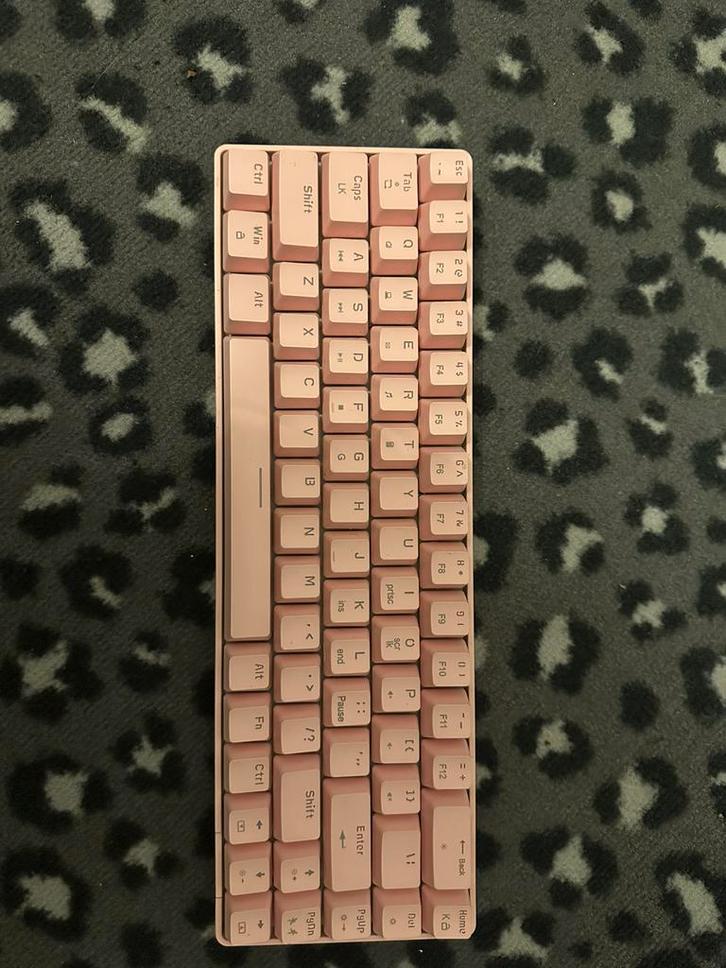 Roze RGB gaming toetsenbord., Computers en Software, Toetsenborden, Gebruikt, Qwerty, Bedraad, Gaming toetsenbord, Ophalen