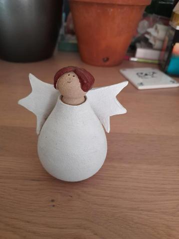 Engel beschikbaar voor biedingen