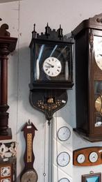 Antieke Zwarte Pendule Klok met Kasteel Top, Ophalen
