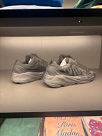 Yeezy Boost 700 MNVN MAAT 49 1/3, Kleding | Heren, Ophalen of Verzenden, Nieuw, Zwart, Sneakers of Gympen
