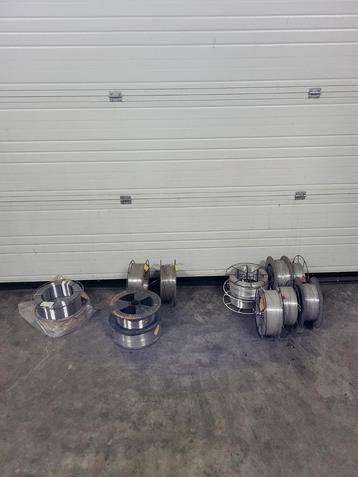 Diverse soorten lasdraad. Aluminium, staal en RVS beschikbaar voor biedingen