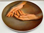 “Hands” by Jan Asselbergs Taste of Art bord, Antiek en Kunst, Kunst | Designobjecten, Ophalen of Verzenden