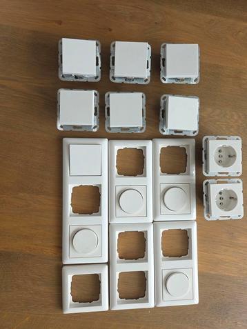 Wandschakelaars wit/ dimmers/stopcontacten  beschikbaar voor biedingen