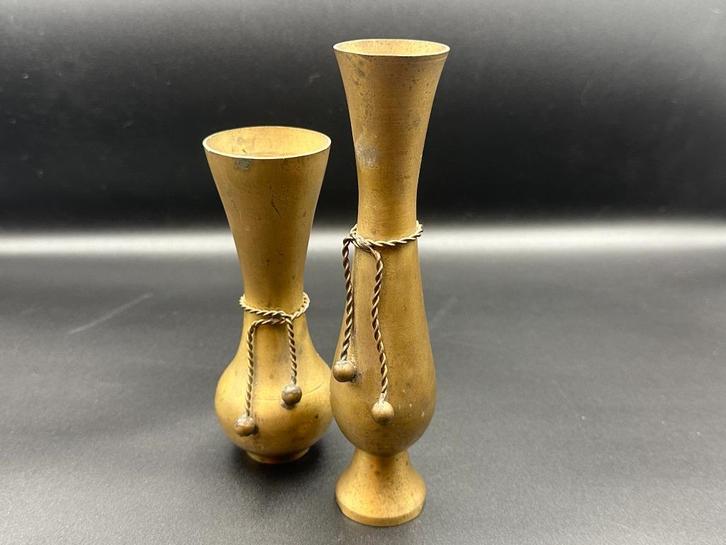Set van 2 Messing Vintage Vaasjes – met Strikjes/Kwastjes, Antiek en Kunst, Antiek | Koper en Brons, Brons, Ophalen of Verzenden