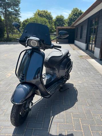 Vespa sprint 2021 beschikbaar voor biedingen